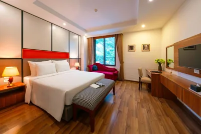 Deluxe tweepersoonskamer of kamer met 2 aparte bedden en uitzicht op de stad — The Embassy Hotel Hanoi